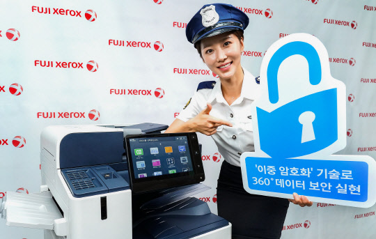 한국후지제록스가 22일 서울 정동에 있는 본사에서 새로운 컬러 디지털 복합기 '아페오스포트-VII (ApeosPort-VII)', '도큐센터-VII(DocuCentre-VII) 시리즈' 등 신제품 14종을 공개했다. <한국후지제록스 제공>